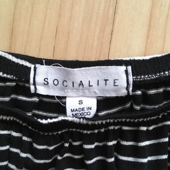 NWOT Off-shoulder black white striped Socialite - Picture 3 of 3